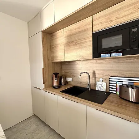 Apartment 2 Pieces Avec Terrasse Proche Plages Et Parking A Ajaccio - Fr-1-61-650 *