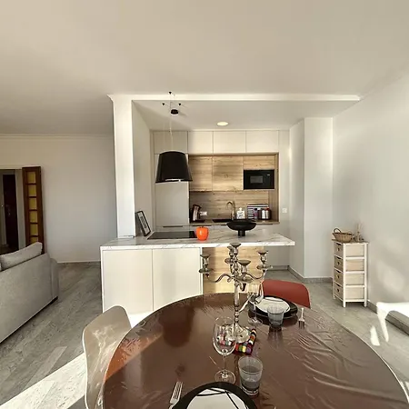 2 Pieces Avec Terrasse Proche Plages Et Parking A Ajaccio - Fr-1-61-650 Apartment *